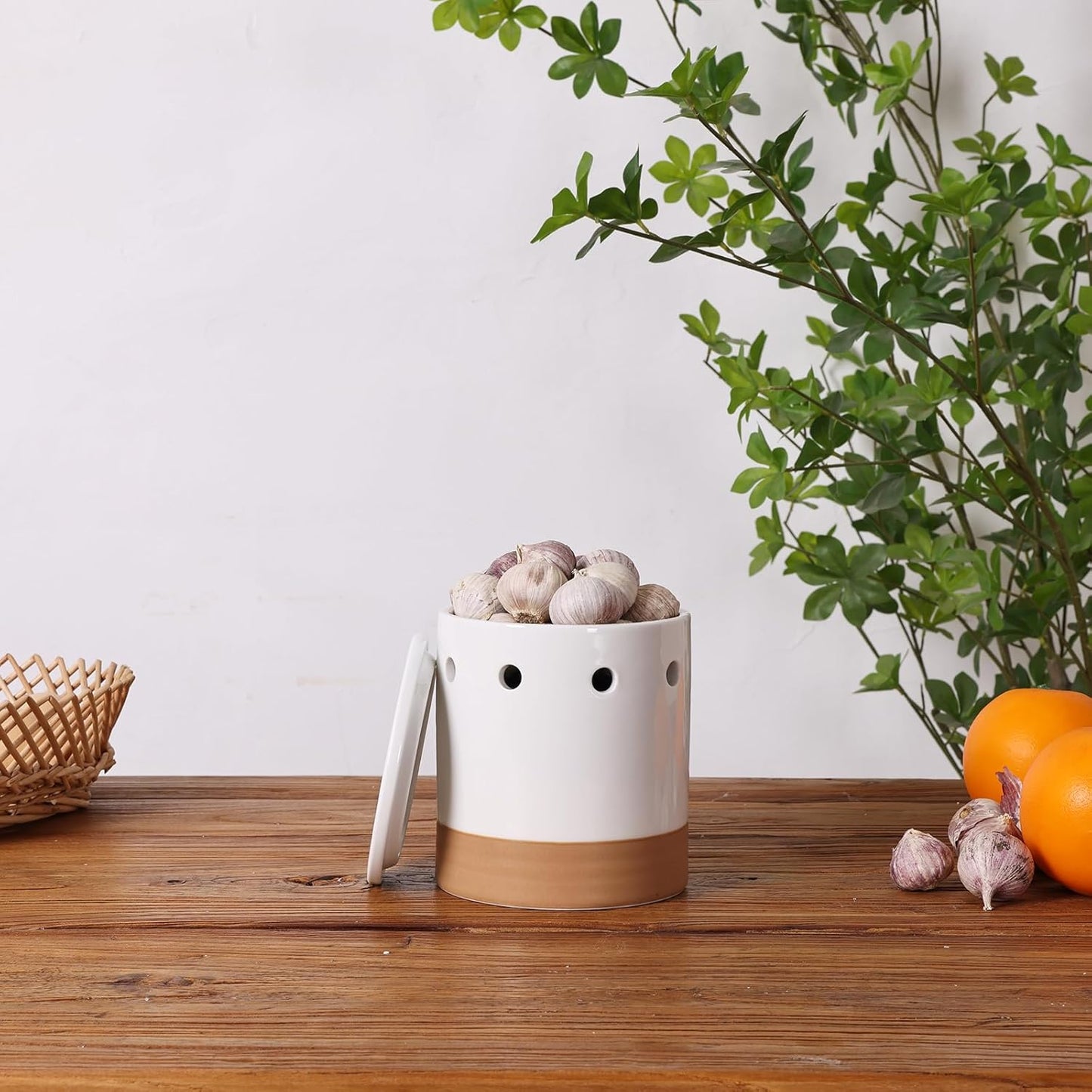 LEETOYI Garlic Keeper with Lid, Garlic Holder Storage Container, Ceramic Garlic Container for Countertop, Garlic Saver to Keep Your Garlic Cloves Fresh Longer, Easy to Clean