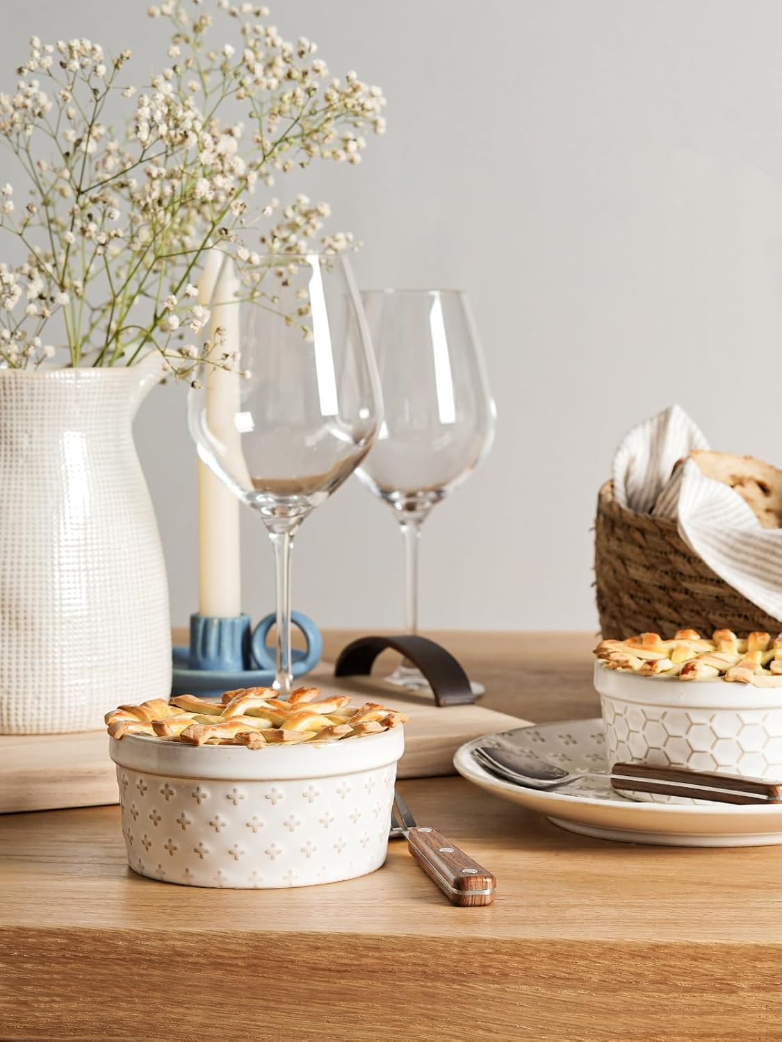 LE TAUCI Ramekins 8 oz, Ramiken for Creme Brulee, Lava Cake, Pudding, Souffle, Pot Pie, Ceramic Baking Dishes, Oven Safe - 4.3 inch, Set of 4, Arctic White