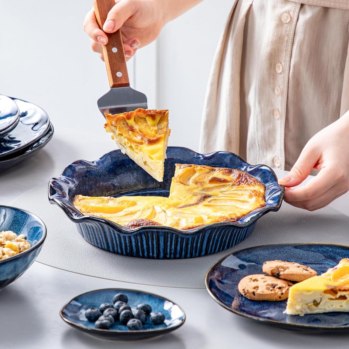 vancasso Stern Ceramic Pie Pan for Baking, 9 inch Pie Plates for Apple Pie and Quiche, Deep Pie Dish, Large Pot Pies, Thanksgiving Gifts for Women -Blue
