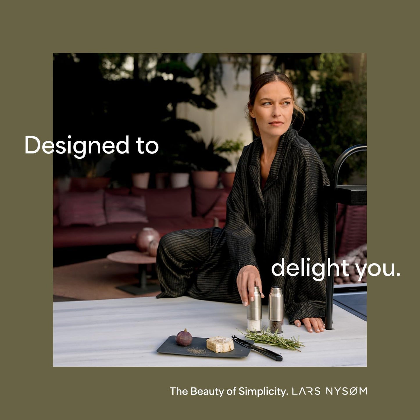 LARS NYSØM Salt and Pepper Grinder Set, Stainless Steel Manual Salt and Pepper Mills, Adjustable Ceramic Grinder, Design Spice Shakers (Red/Beige)