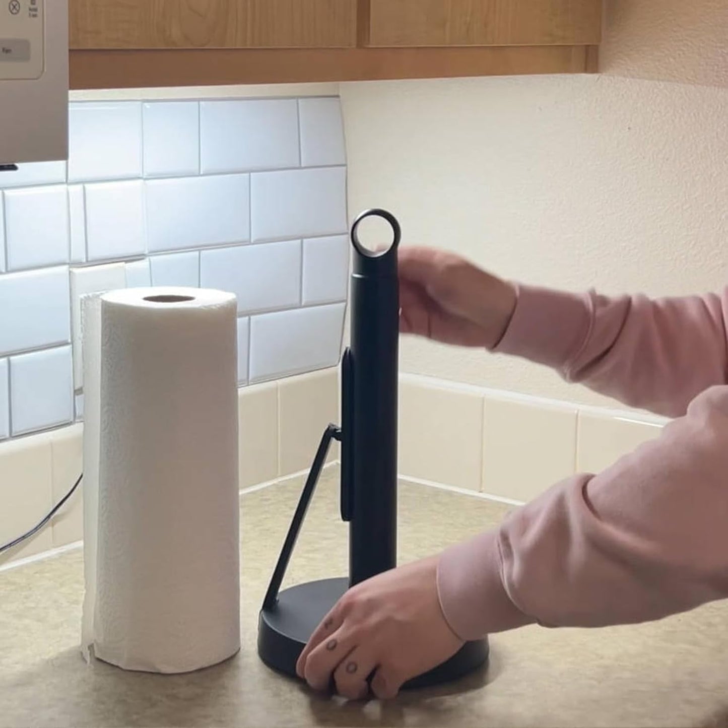 theaoo Heavy-Duty Stainless Steel Paper Towel Holder with Tension Arm – Easy One-Handed Tear, Modern Standing Countertop Dispenser for Kitchen, Holds All Paper Towel Rolls (1, Black)