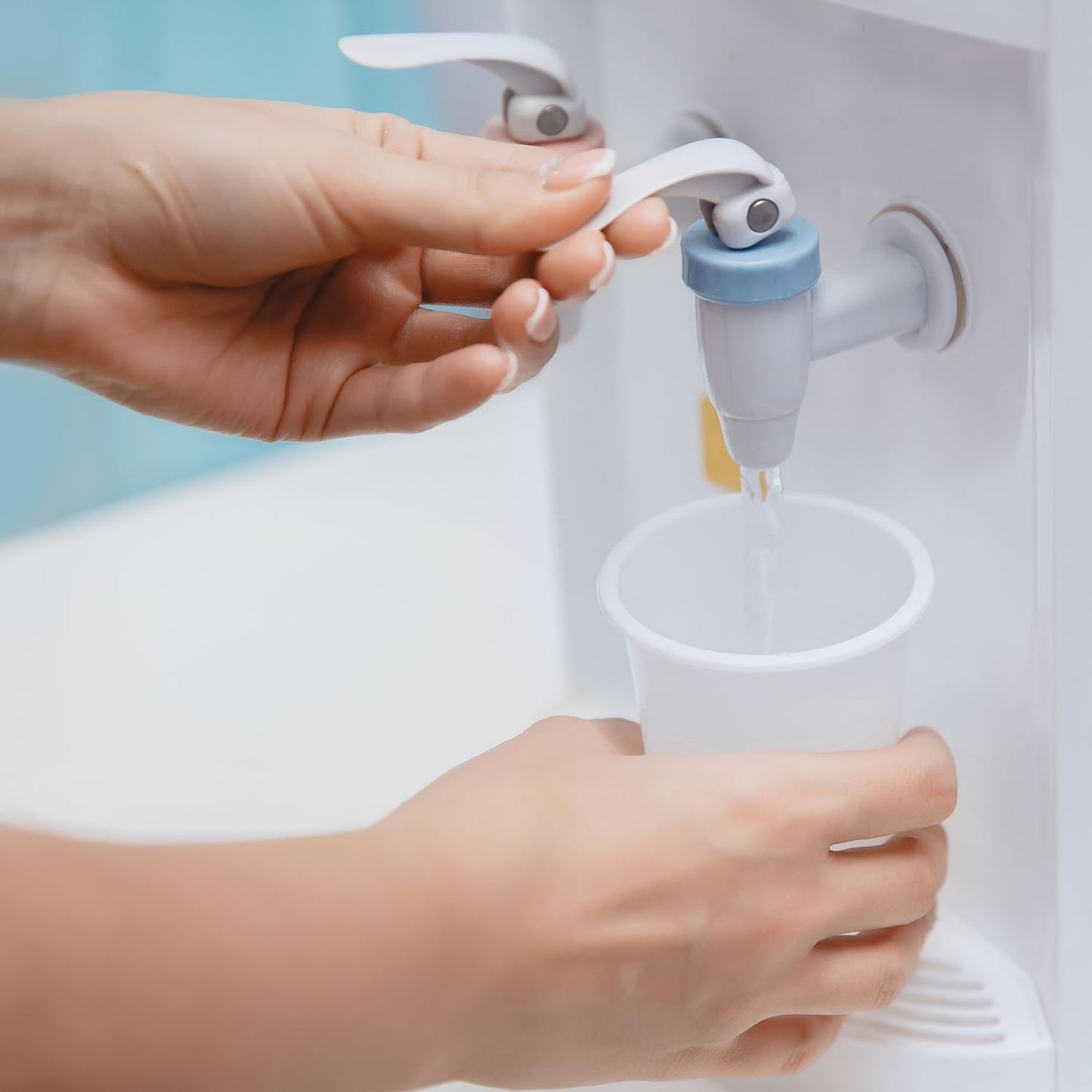 Plastic Cups Bulk Disposable Clear Cups 7 oz - [2400] Count Case - Good For Cold Drinks, Party Cups, Water Cooler Dispenser, Transparent Cups for Juice, Ice Tea, Soda 7oz. Ounce [2400 Pack/Case]