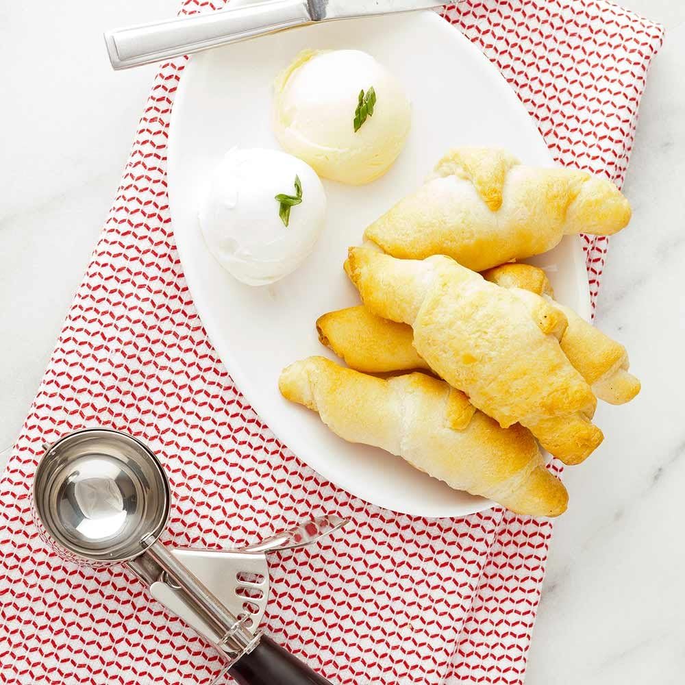 Met Lux 1.25 oz Stainless Steel #30 Portion Scoop - with Black Handle - 1 count box