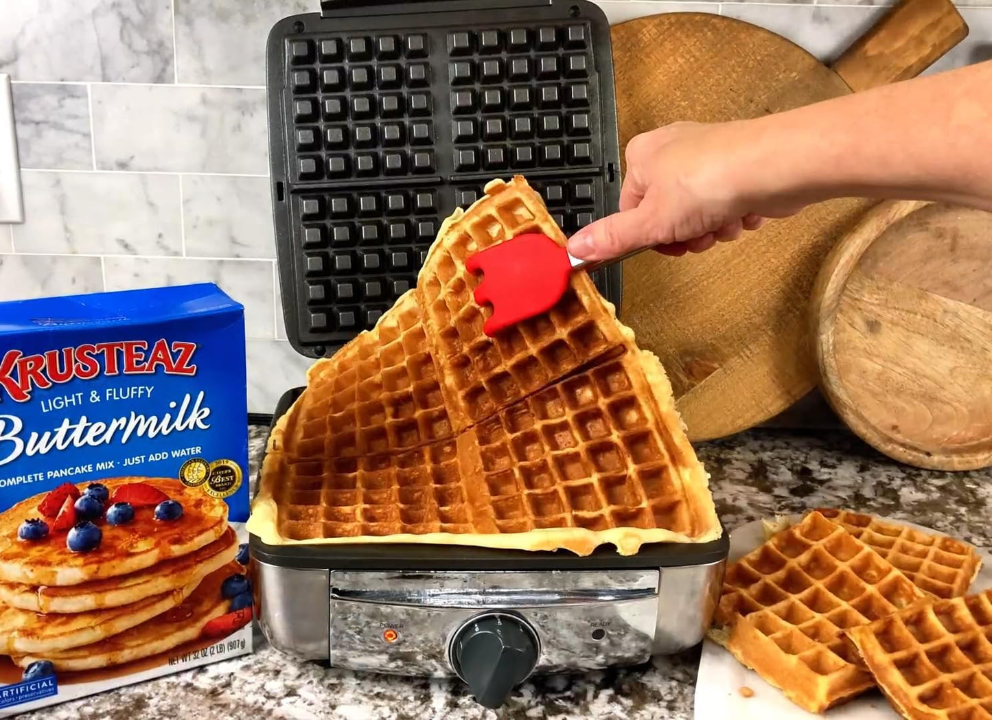 Professional Easy Grip Waffle Tongs with Heat-Resistant Nylon Tips, Red