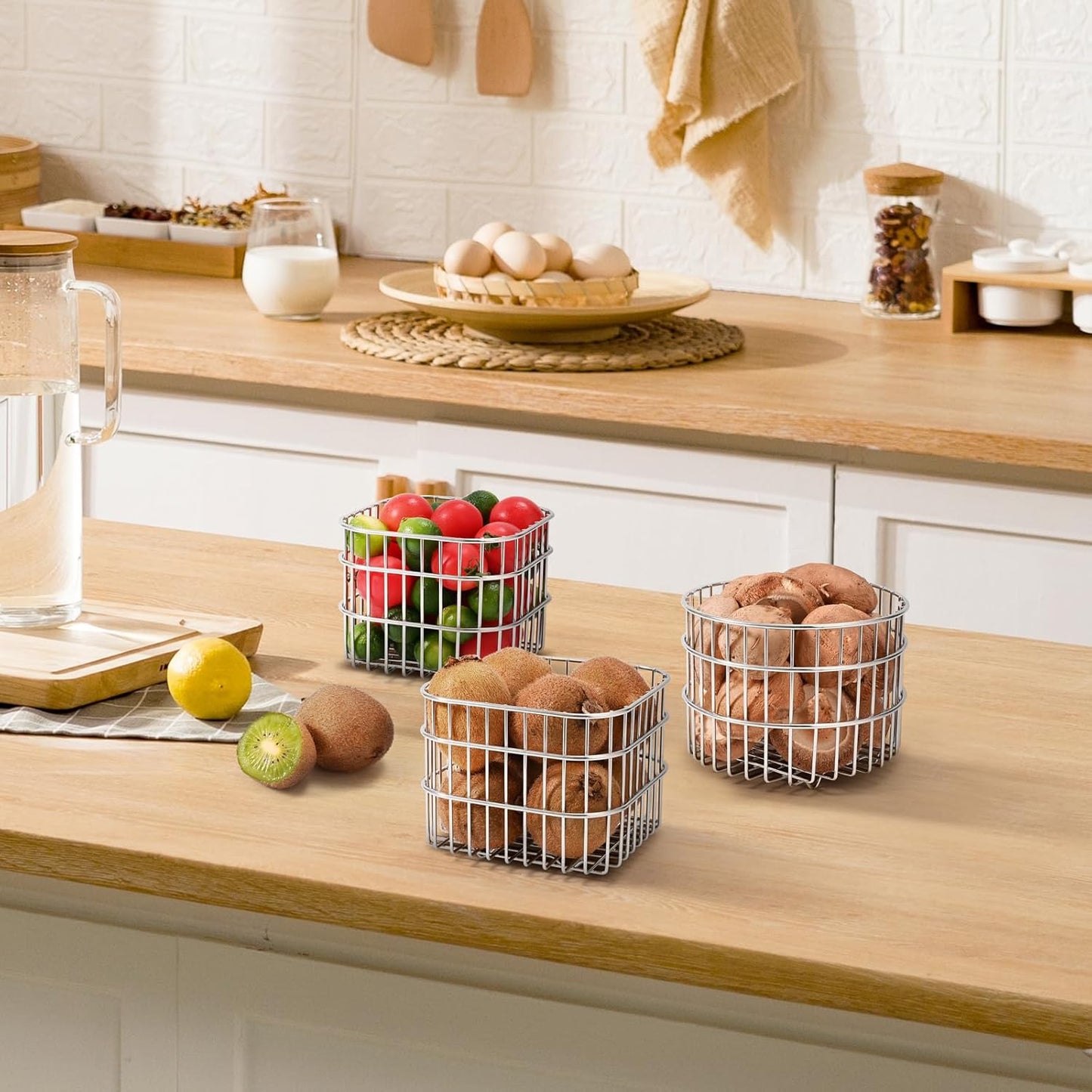 304 Stainless Steel Wire Mesh Fruit Basket Colander, 2.5L Countertop Storage Organizer for Fruits, Vegetables, Snacks.6.3 x 6.3 x 3.94 in (16cm,Rounded Square)