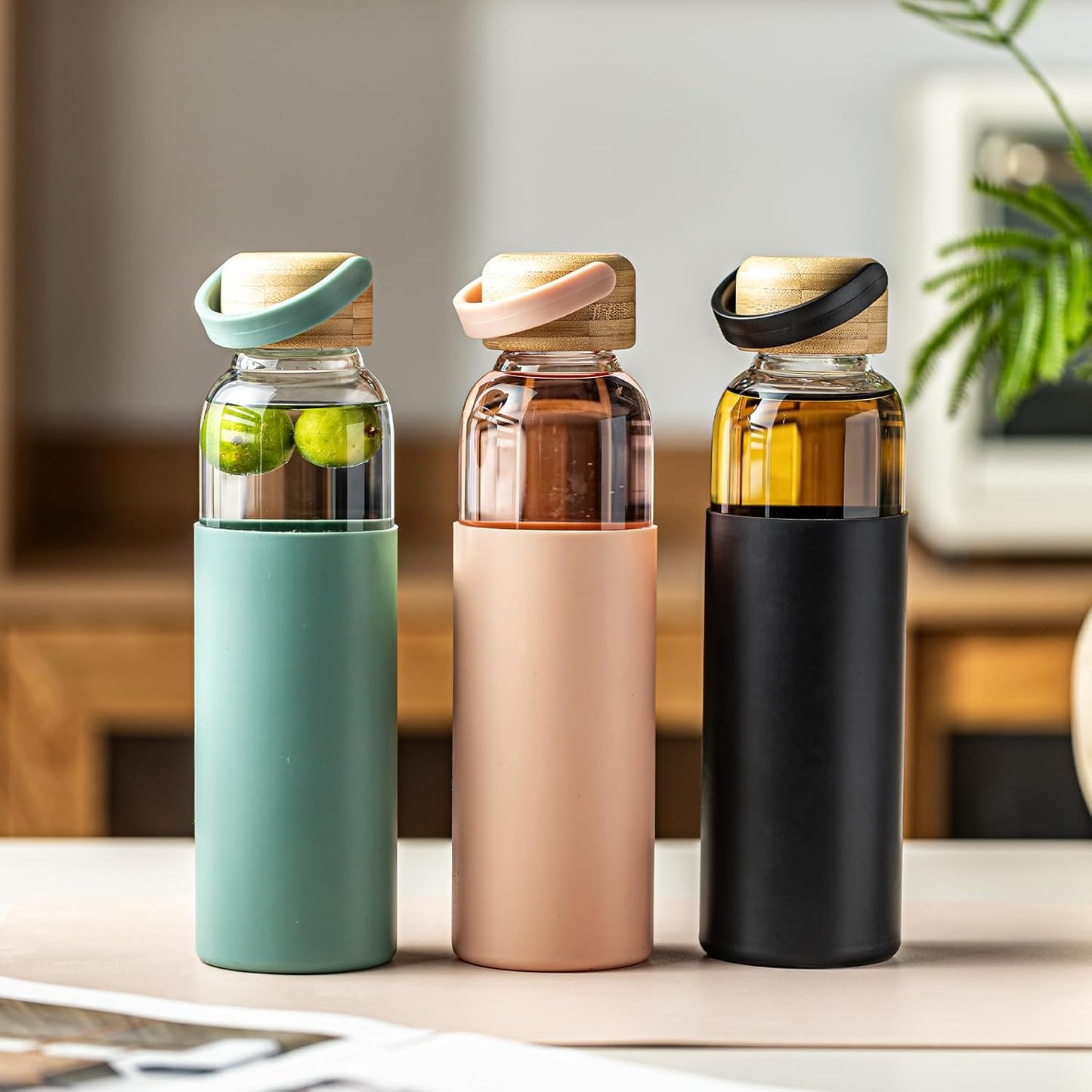 21oz Borosilicate Glass Water Bottles with Silicone Non-Slip Sleeve & Leak-Proof Lid-Reusable Drink Bottle for Office,Travel,Gym,Hiking-BPA Free,Ideal Gift for Home,Car &Fitness (Pink+Green)