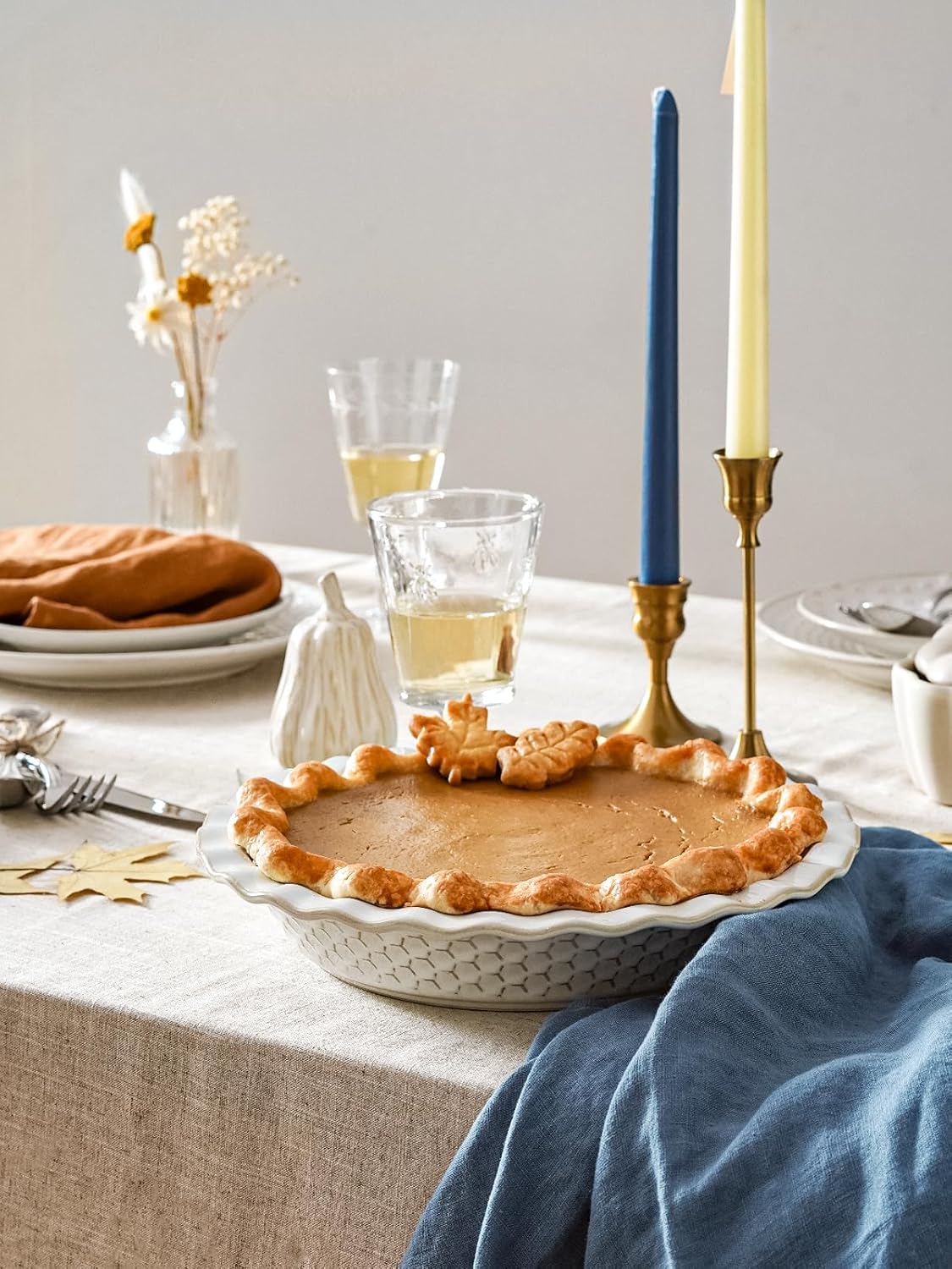 LE TAUCI Pie Pans for Baking 9 Inch, Ceramic Pie Plate for Apple Pie, Round Baking Dish Oven Safe, Embossment Housewarming Wedding Present - 36 OZ, Set of 1, Honey Comb, Arctic White