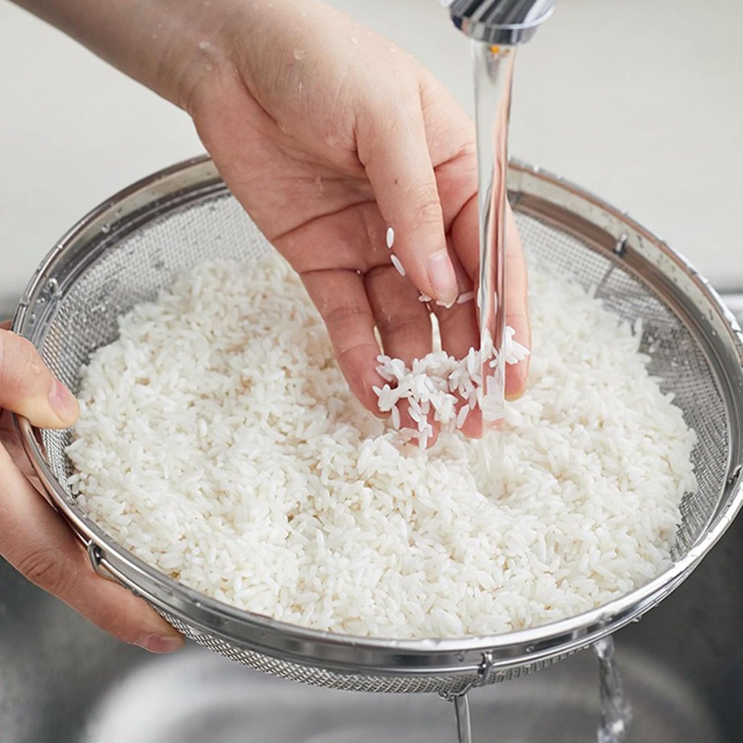 Fine Mesh Strainer for Kitchen, Stainless Steel Colander Bowl for Pasta, Rice, Fruit, Metal Net Baskets with Resting Base - Strain, Drain, Rinse （Diameter 7.48 inch）