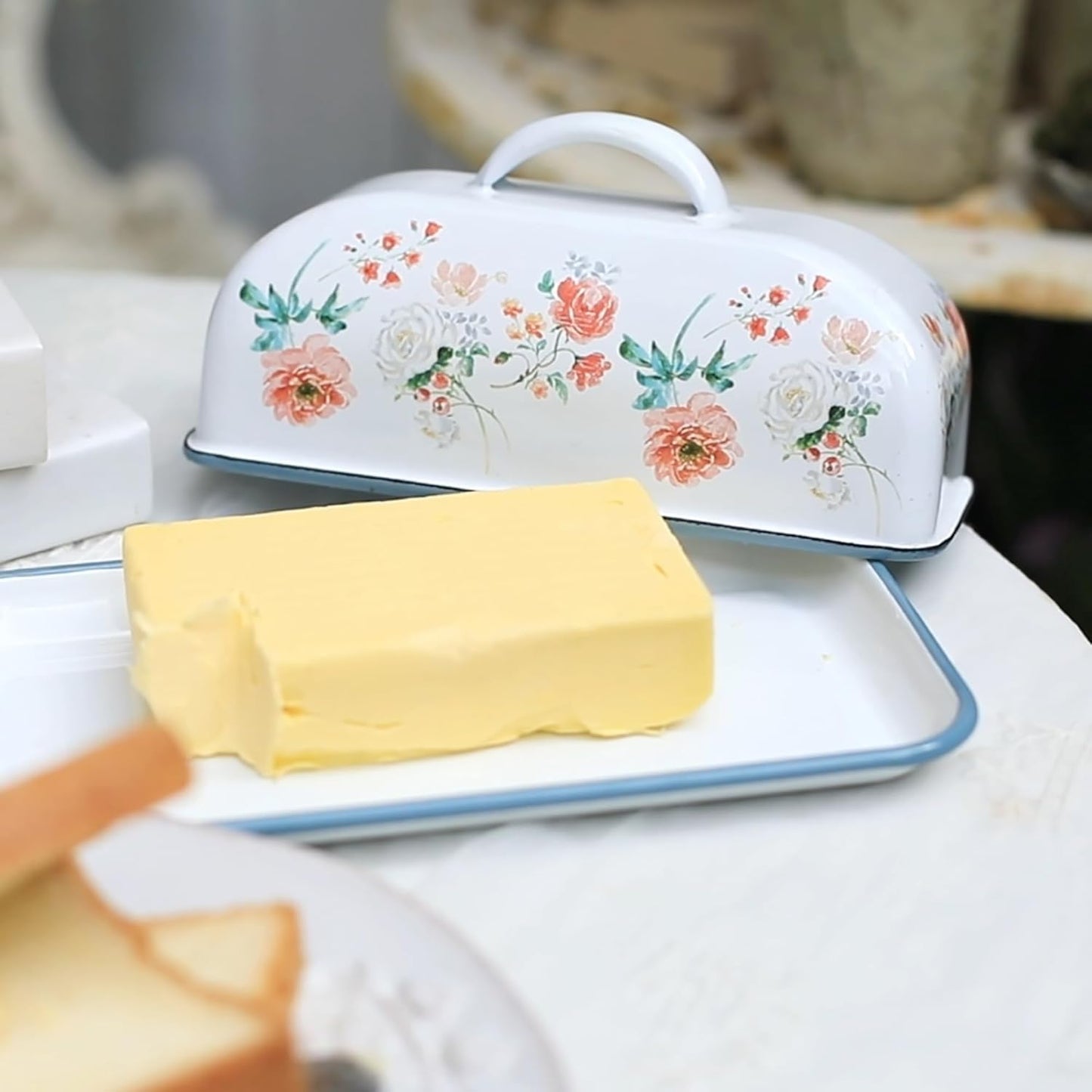 Enamel Butter Dish with Lid Vintage Enamelware Butter Holder with Flower Design Farmhouse Butter Container Butter Storage with Tray for Countertop Kitchen Decor