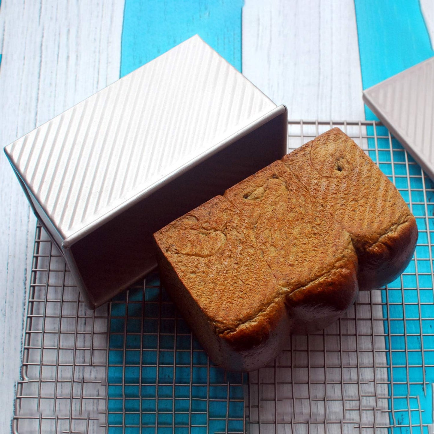 CHEFMADE Pullman Loaf Pan with Lid, 1Lb Dough Capacity Non-Stick Rectangle Corrugated Bread Pan Bakeware, Toast Mold with Cover for Oven Baking Cakes, Breads and Meatloaf (Champagne Gold)