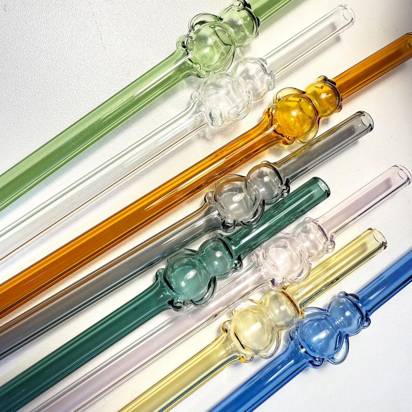 Glass Straws 8 Pcs Cute Bear Cocktail Straws with 2 Cleaning Brushes 7.87 Inch Reusable Straw Shatter Resistant Colorful Straw Dishwasher Safer for Juice, Smoothie, Milkshakes, MilkTeas