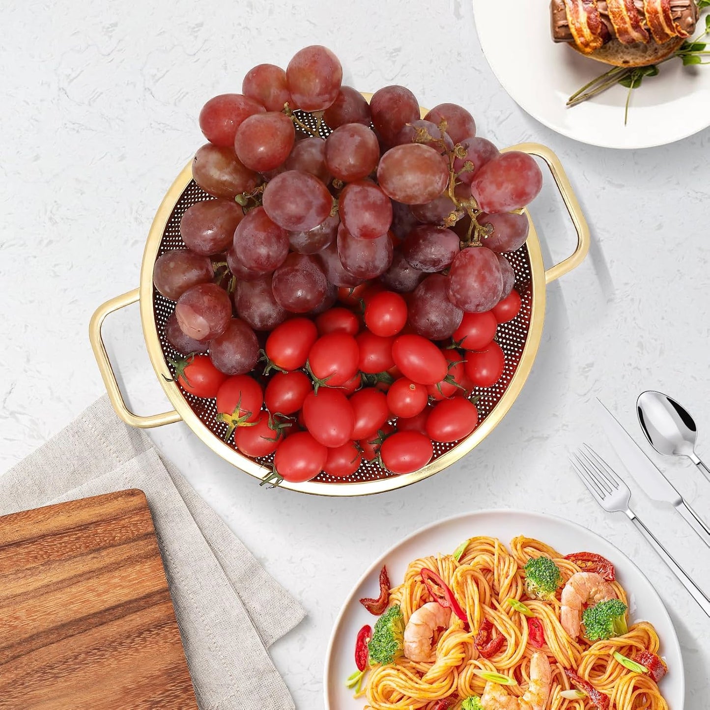 Gold Strainer for Kitchen, 3QT, Stainless Steel Colander with Handle for Fruits Vegetables Cooking Food, Dishwasher Safe