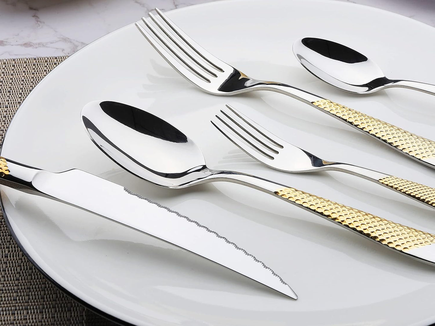 40-Piece Gold Silverware Set Stainless Steel Flatware Set Service for 8 Kitchen Cutlery Utensils Includes Knives Spoons Forks For Home Kitchen Hotel
