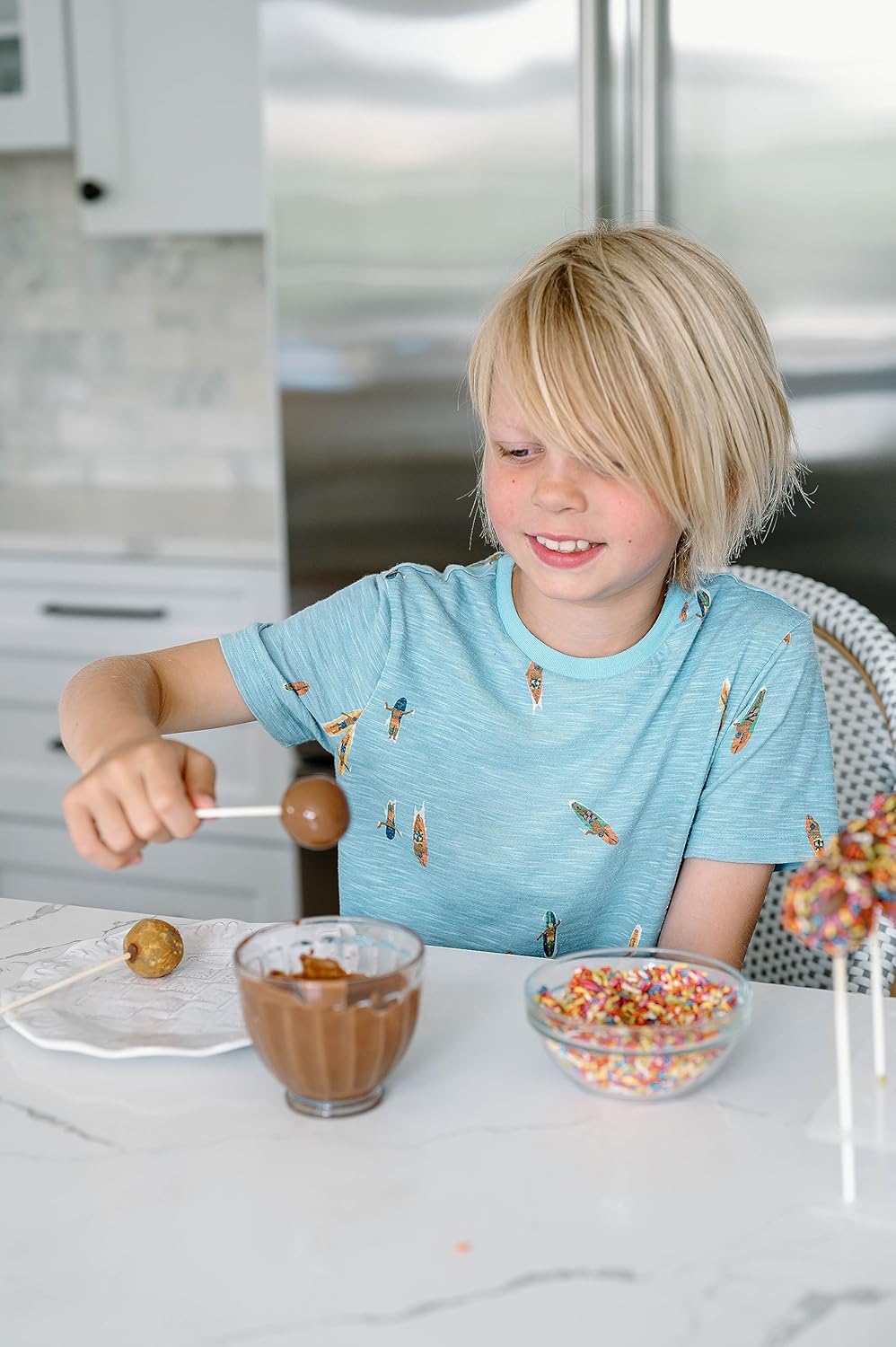 Classic Raspberry Cake Pop Kit - Milk Chocolate Coating