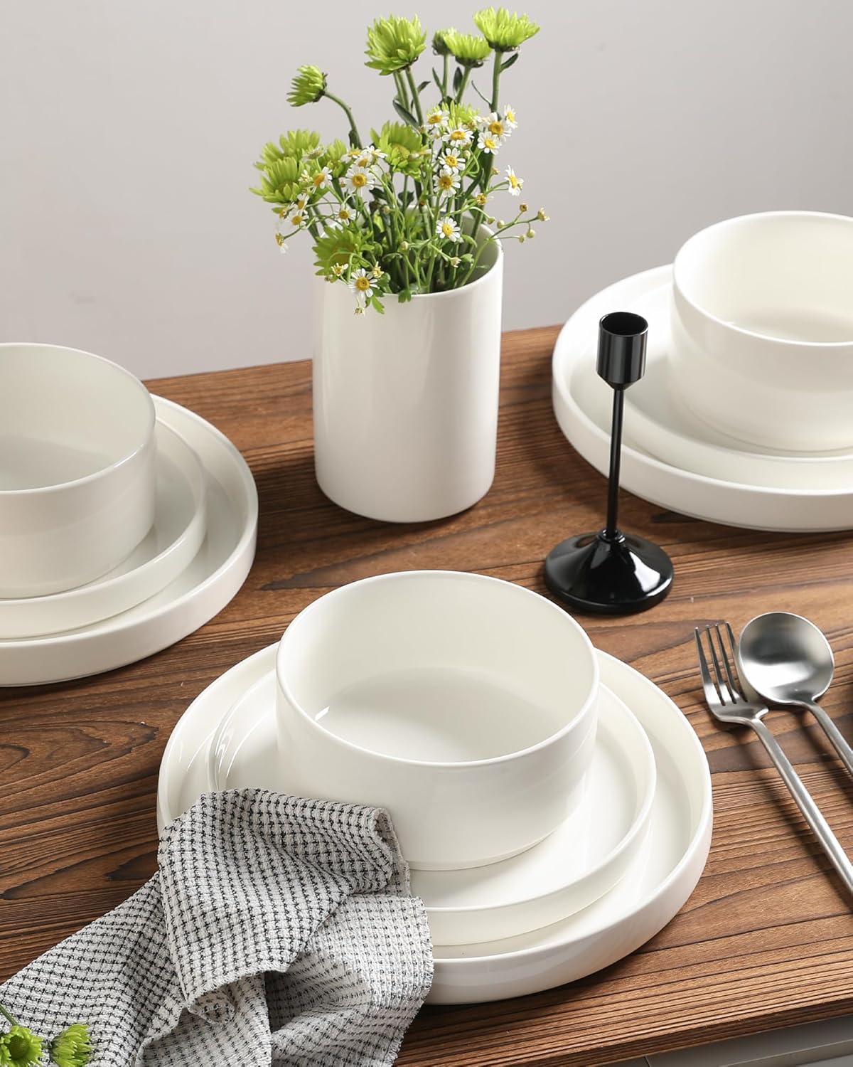 Sweejar Porcelain Dinnerware Sets for 6, 18 Pieces Ceramic Plates and Bowls Set, Classic Modern Simple Kitchen Dinner Dining Ware Set, Dishwasher and Microwave Safe Dishes Sets(Pure White)