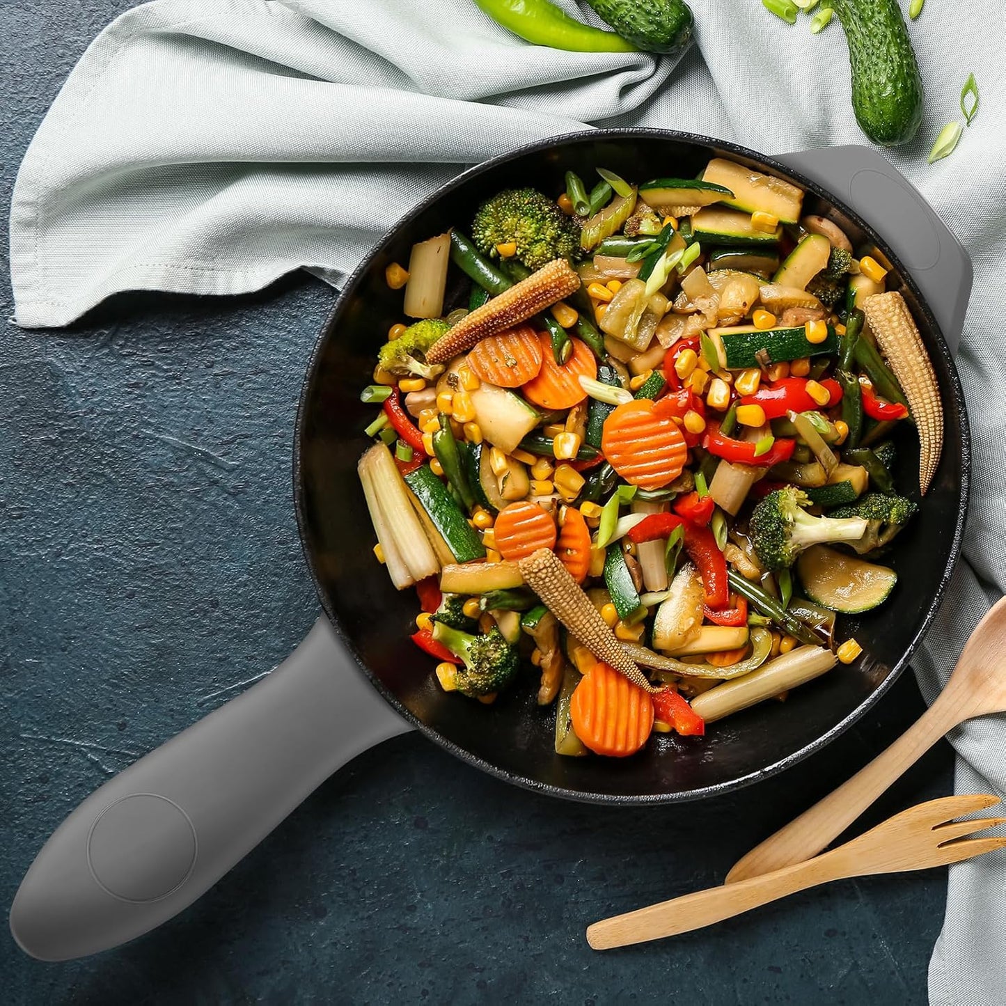 Domensi 4 Pcs Silicone Hot Handle Holder Set Cast Iron Skillet Handle Covers Heat Resistant Silicone Assist Handle Holder for Frying Pans Cast Iron Skillet Griddles Cookware(Grey)