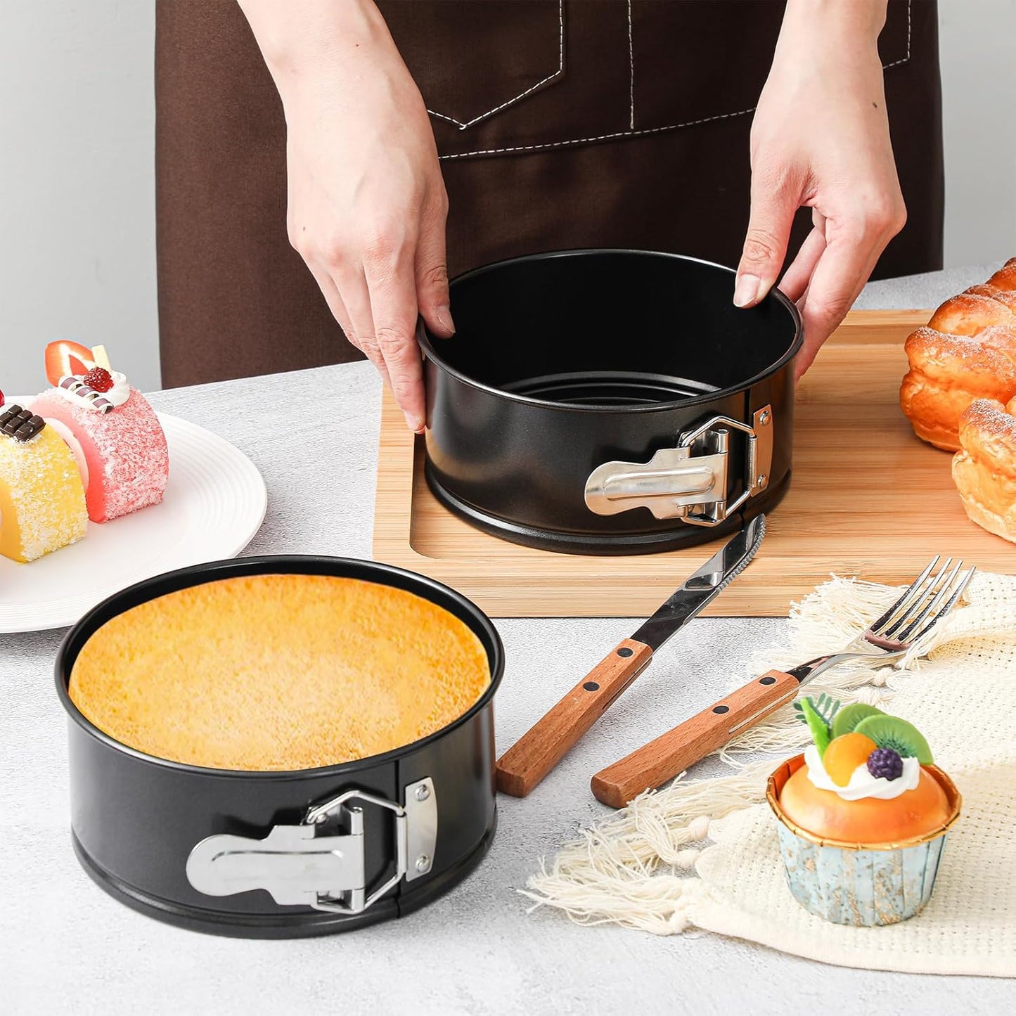 4 Pcs 7 Inch Non Stick Springform Pan with Removable Bottom Carbon Steel Cheesecake Pan Round Springform Cake Mold with Stainless Steel Spring Buckles for Baking Kitchens Restaurant