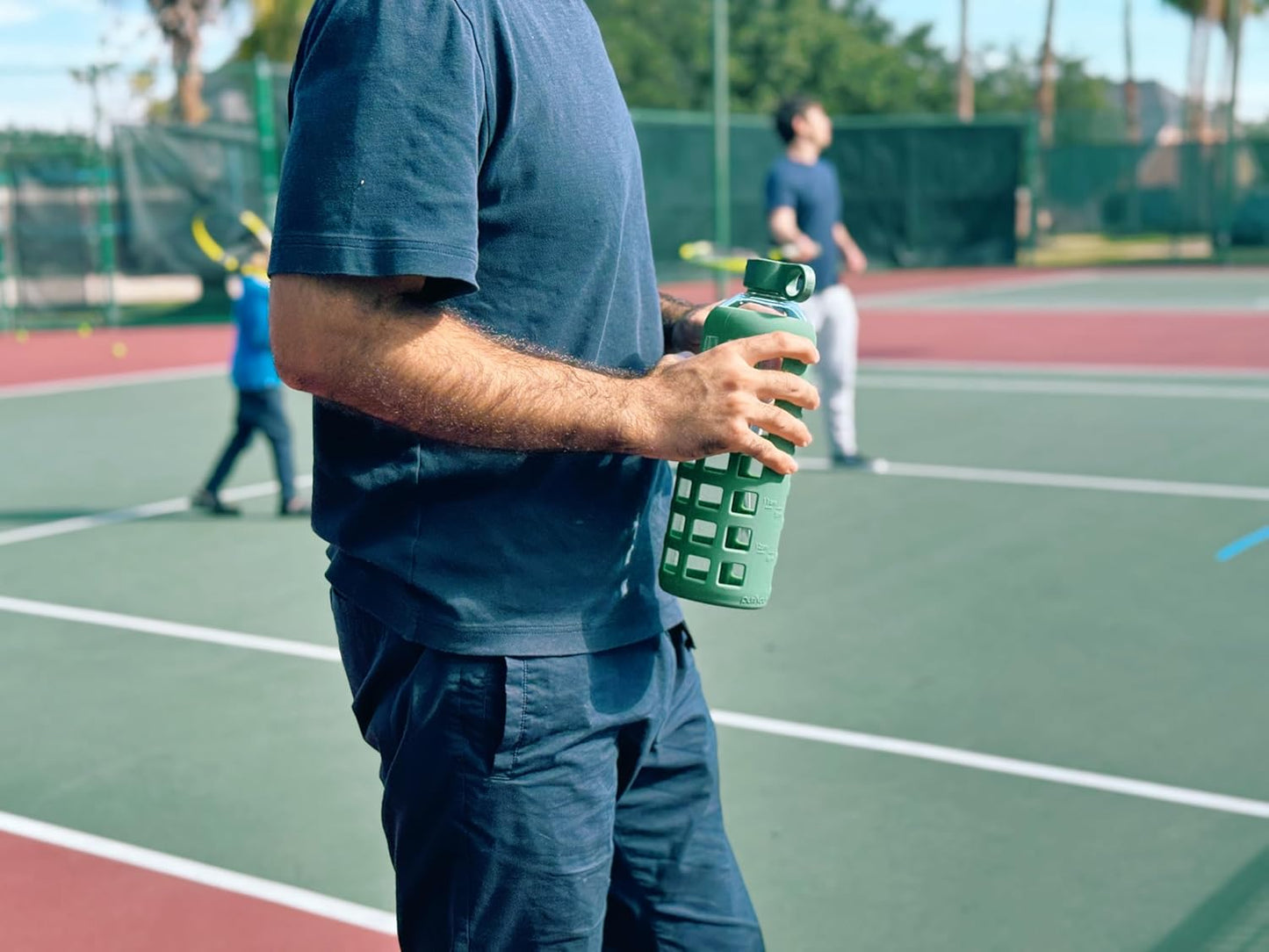 purifyou 40oz / 32oz / 22oz / 12oz Borosilicate Glass Water Bottle with Time & Volume Markers, Silicone Sleeve, Stainless Steel Lid – Reusable Glass Bottle for Water & Juice (22oz Shale Green)