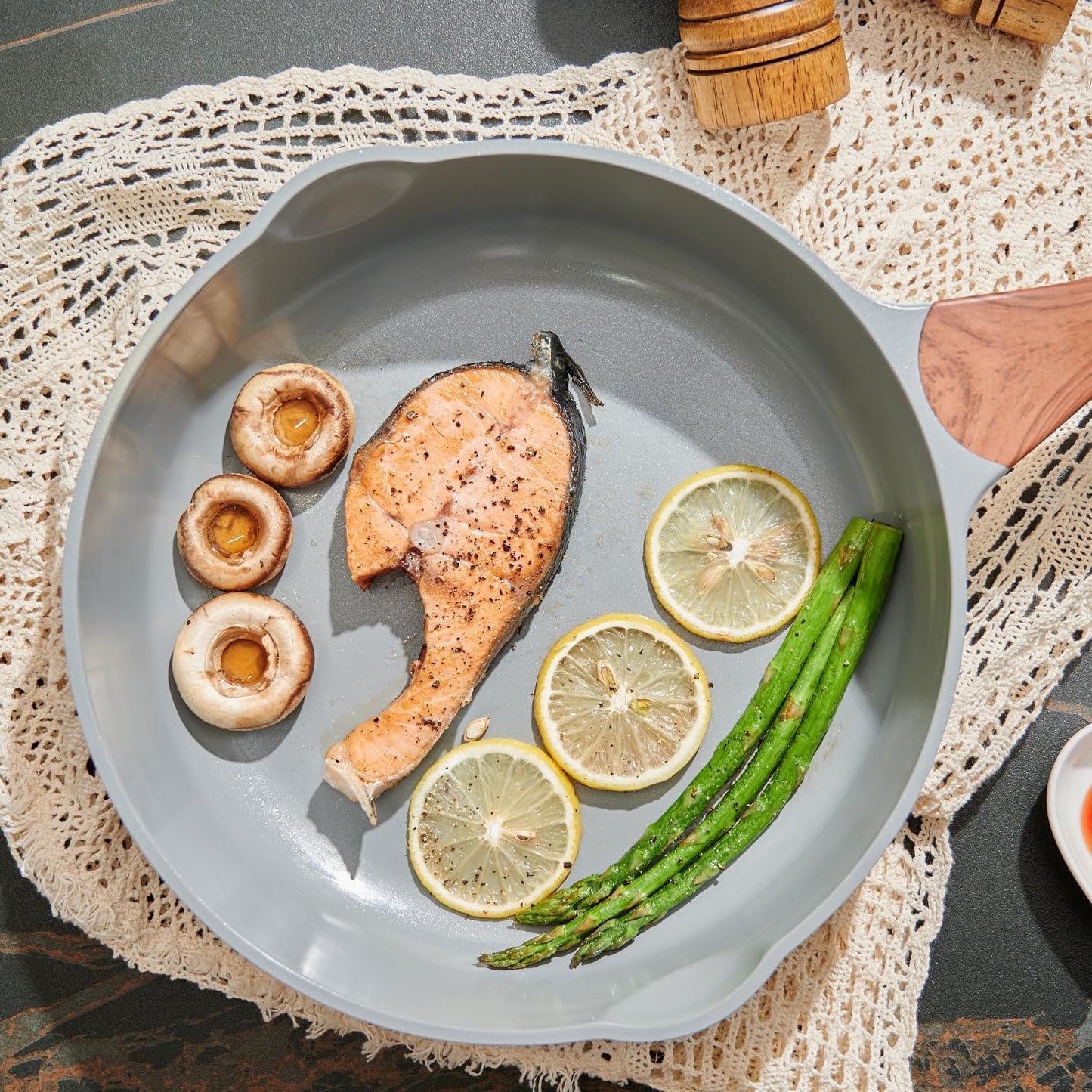 Nonstick Ceramic Frying Pan With Lid, 10 Inches Deep Frying Pan Non Stick Skillet With Pour Spout, Non Toxic Cookware for Stove, Induction, Gas, PB/CD/PFOA Free (White,10 Inches)