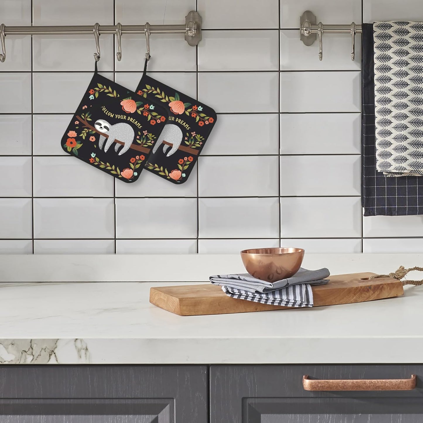 Pot Holder Set of 2,Cute Cartoon Sloth Kitchen Heat Resistant Potholder for BBQ Cooking Baking,Food Hot Pat for Women Men Kitchen Wear