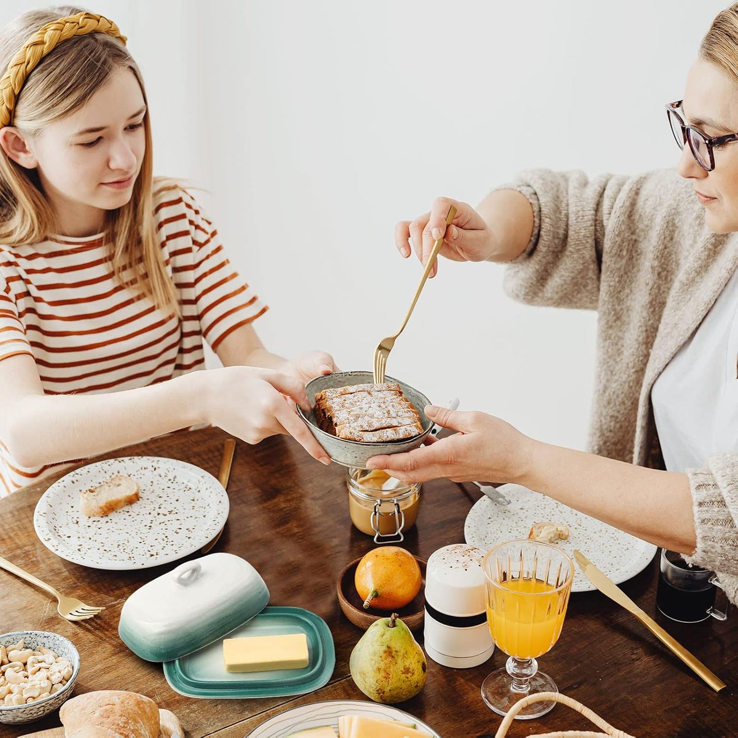 Hasense Butter Dish with Lid, Ceramic Butter Dish with Cover for Countertop, Porcelain Butter Keeper Holder with Handle Design for East West Coast Butter, Butter Tray with Lid for Fridge, Green