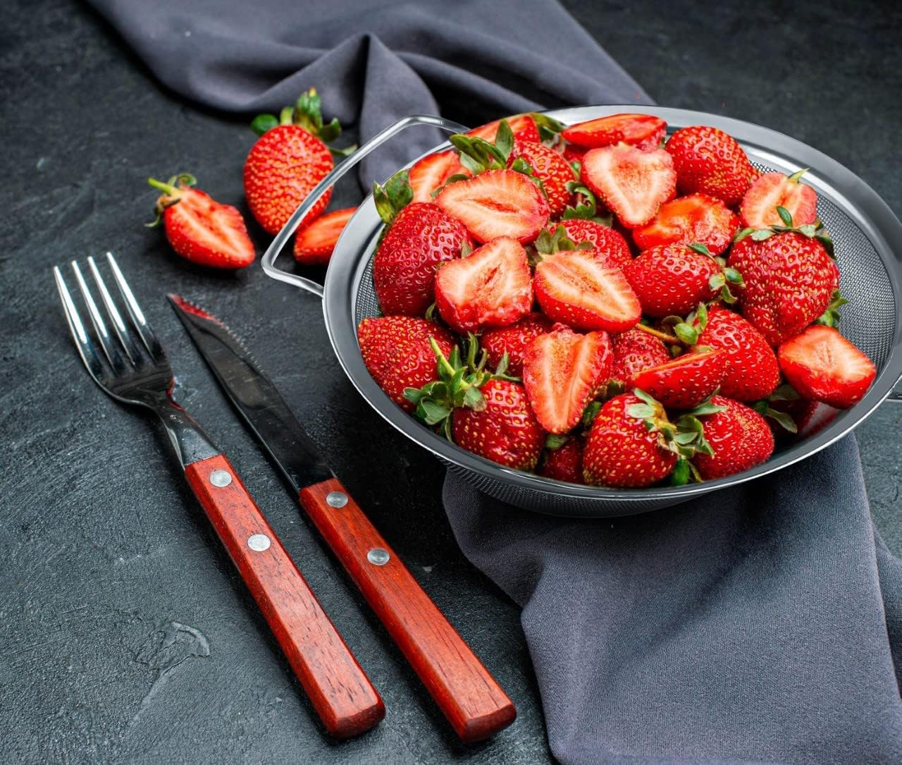 9" Large Extra Fine Mesh Strainer with Thermo Plastic Rubber Handle - Sieve Fine Mesh Stainless Steel - Ideal to Strain Pasta, Quinoa and Rice