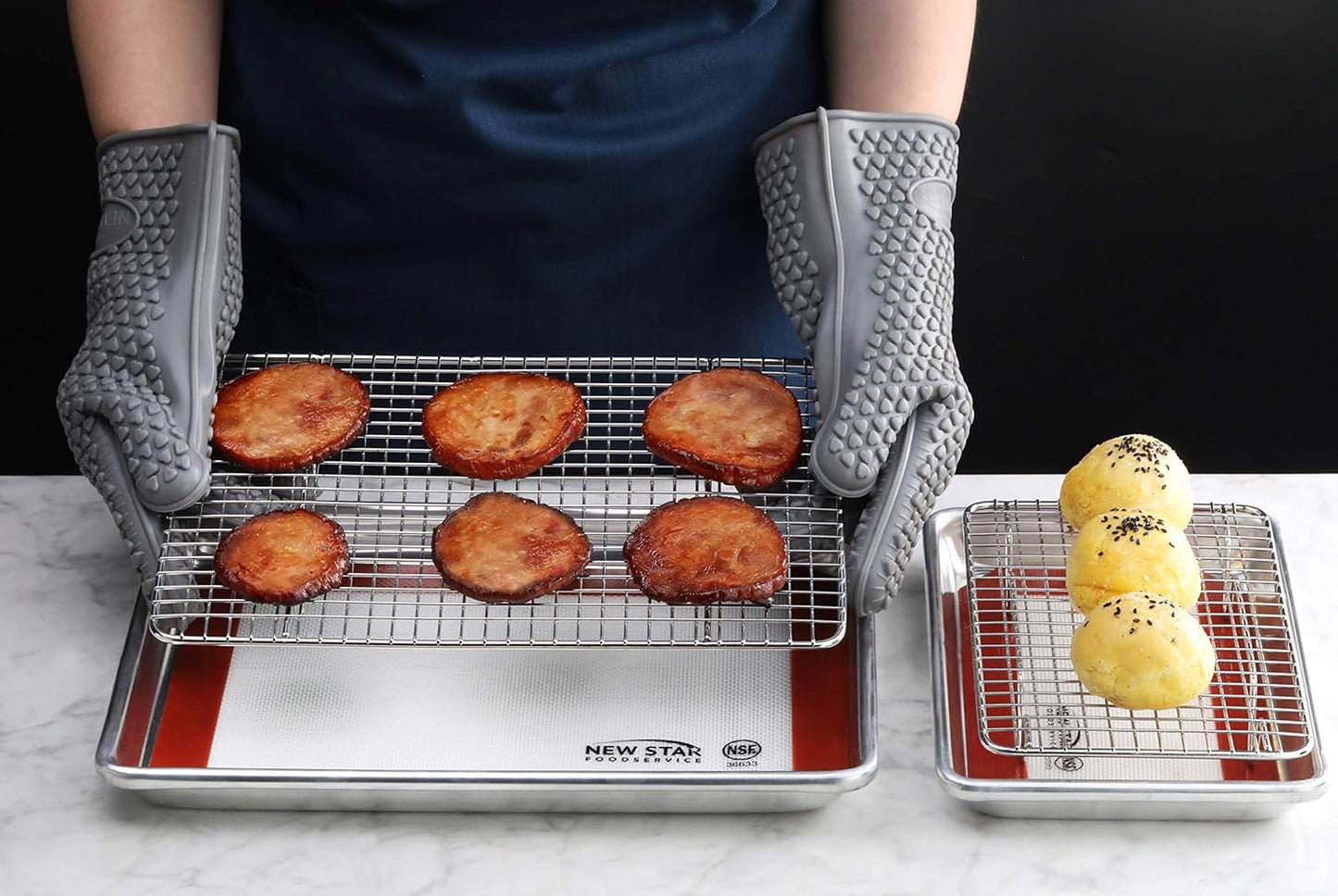 New Star Foodservice 1028768 Commercial-Grade Bun Pan/Baking Sheet, Baking Mat, Cooling Rack Combo, 1/8 and 1/4 Sizes Each