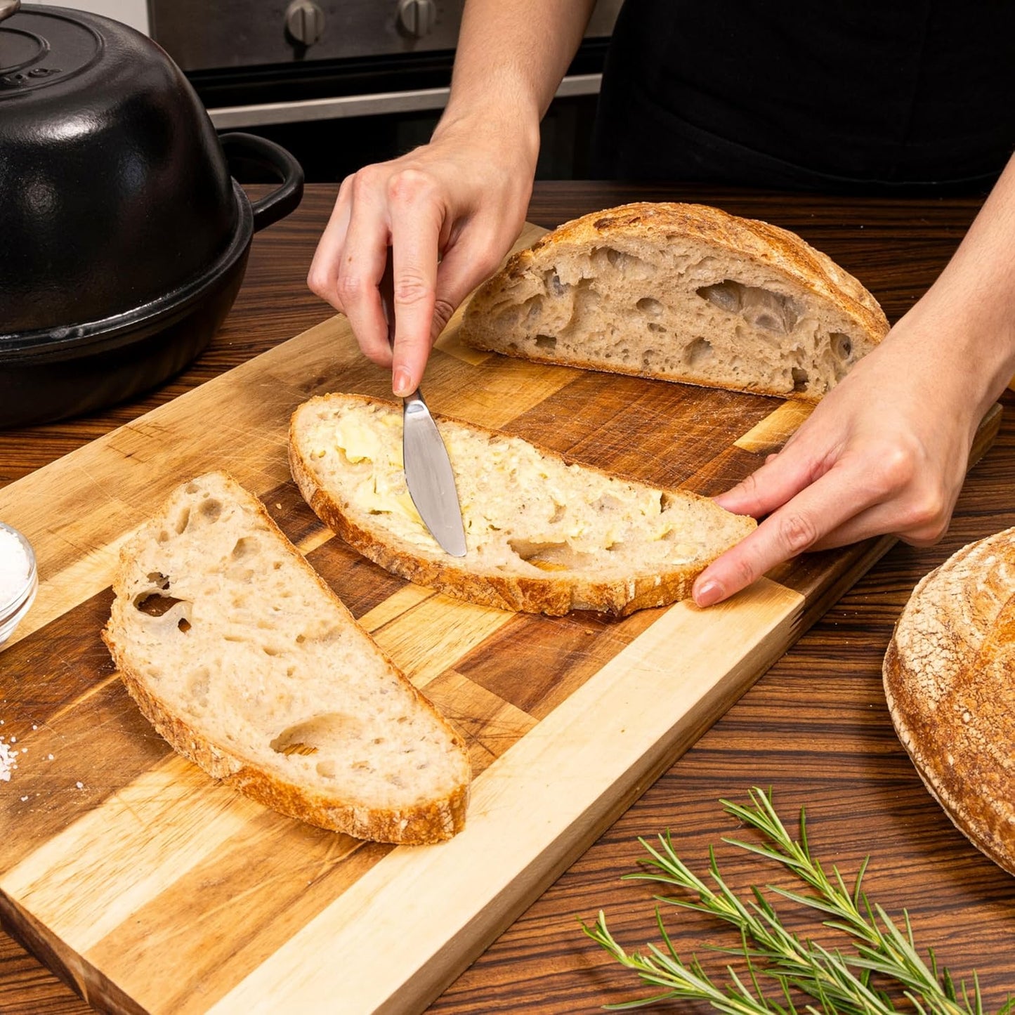 Enamelled Cast Iron Dutch Oven Pot – Dutch Oven For Sourdough Bread Baking – Cast Iron Bread Pot – Black, 6 Quarts, 22cm – by Nuovva