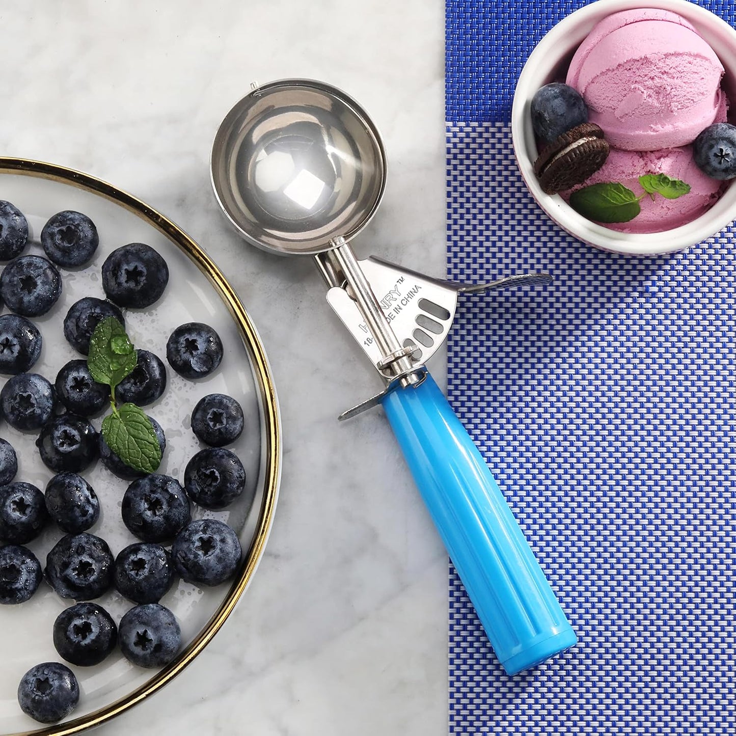 New Star Foodservice 34820 Commercial-Grade Thumb Press Food Disher/Ice Cream Scoop, 18/8 Stainless Steel, 2.75 oz, Size 16, Blue